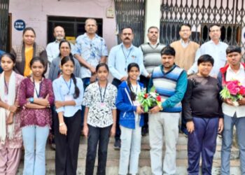 महात्मा फुले हायस्कूल येथे गुरु तेग बहादूरजी यांच्या स्मृतींना अभिवादन !