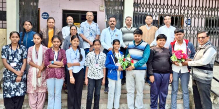 महात्मा फुले हायस्कूल येथे गुरु तेग बहादूरजी यांच्या स्मृतींना अभिवादन !