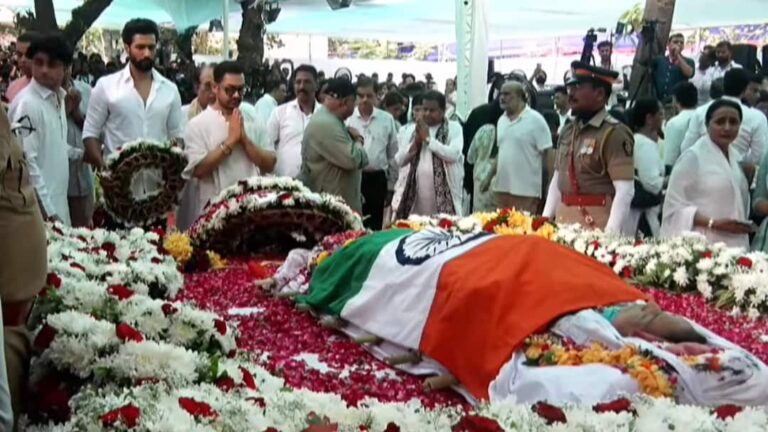 स्वरसम्राज्ञी आशा भोसले यांच्या पार्थिवावर अंत्यसंस्कार