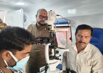 धरणगावात फिरते नेत्रालय उपक्रम: १५० रुग्णांची नेत्र तपासणी