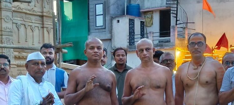 ​धरणगाव येथील श्री बालाजी मंदिरात जैन मुनी युगल आचार्यश्रींची सदिच्छा भेट