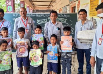 गुजरभवाली येथील गावित विद्यालयात ‘शाळा प्रवेशोत्सव’ मोठ्या उत्साहात !