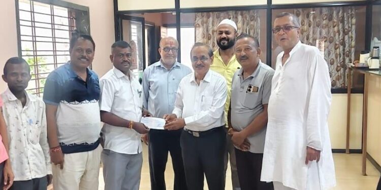 धरणगावात पितृऋणाची अनोखी परतफेड !