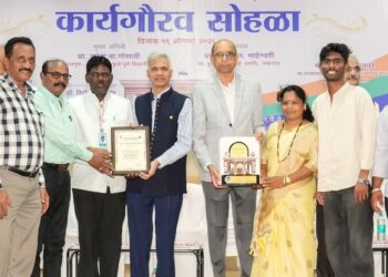धरणगाव महाविद्यालयाचे कर्मचारी संजय तोडेंचा गौरव