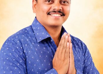 शेतकऱ्यांची बोळवण करणाऱ्या ‘त्या’ ५ हजारात मुख्यमंत्र्यांनी दिवाळी साजरी करून दाखवावी !
